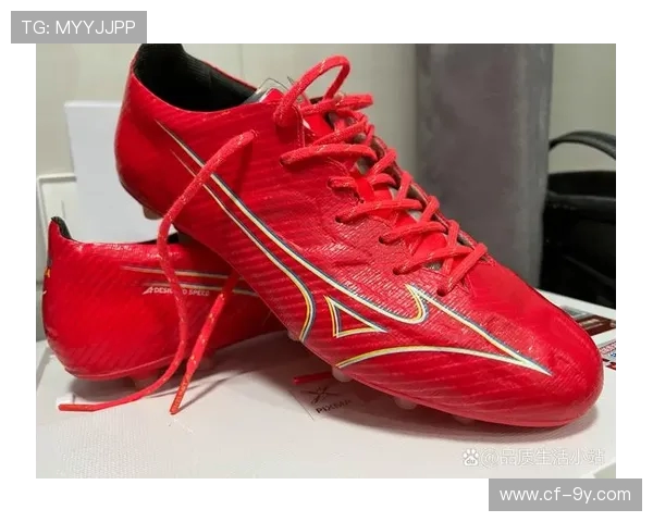 男足球鞋舒适性评测：如何选择合适的鞋款提升比赛表现与舒适度